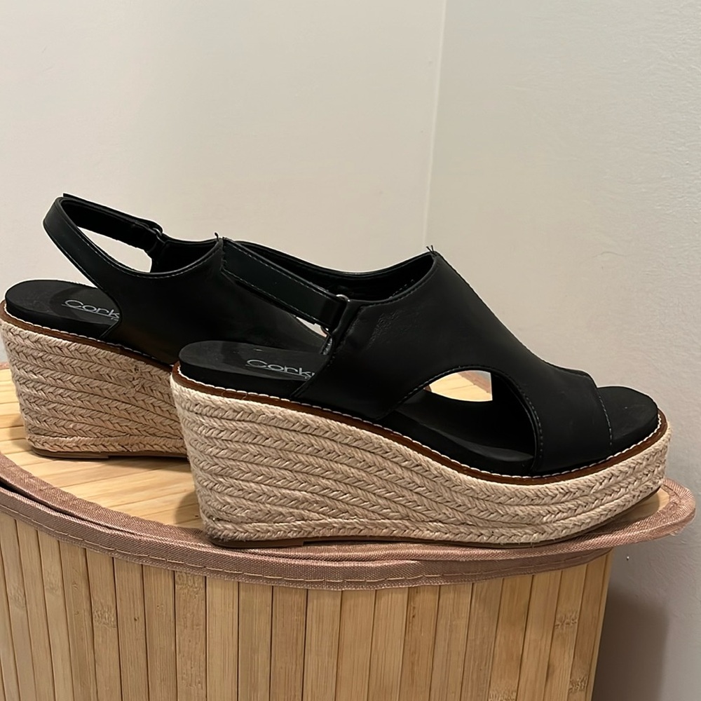 New Corkys Freddie Sandals size 9